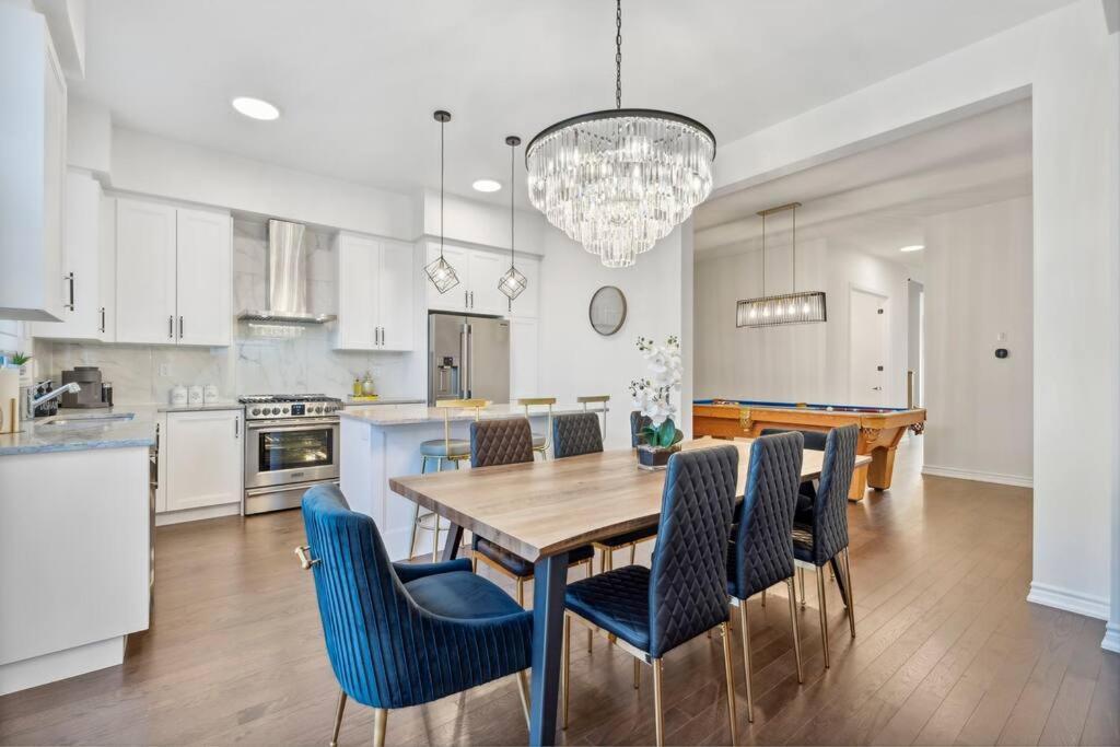 Barrie Luxe, Pool Table 6 Bedroom 6 Ba Custom Design A+ Location Εξωτερικό φωτογραφία