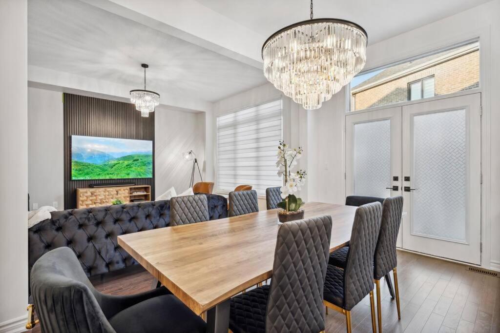 Barrie Luxe, Pool Table 6 Bedroom 6 Ba Custom Design A+ Location Εξωτερικό φωτογραφία
