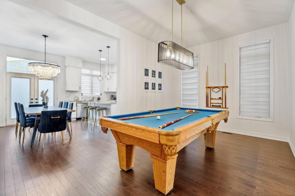 Barrie Luxe, Pool Table 6 Bedroom 6 Ba Custom Design A+ Location Εξωτερικό φωτογραφία